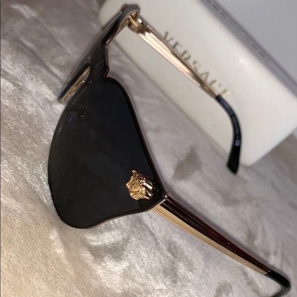 Versace sunglasses - Picture 6 of 7